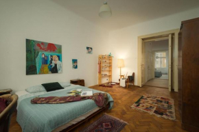 Artisan & Old-timey 2 bedrooms home, Prague